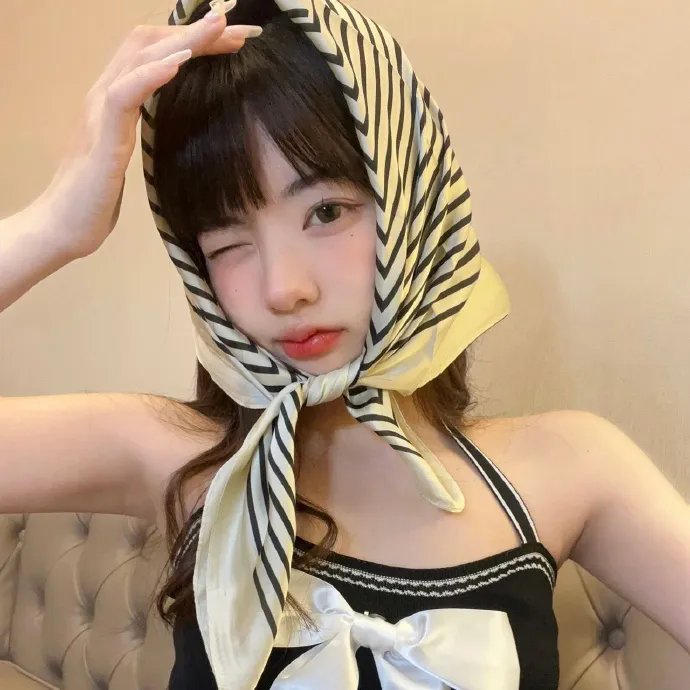 女跳水队员